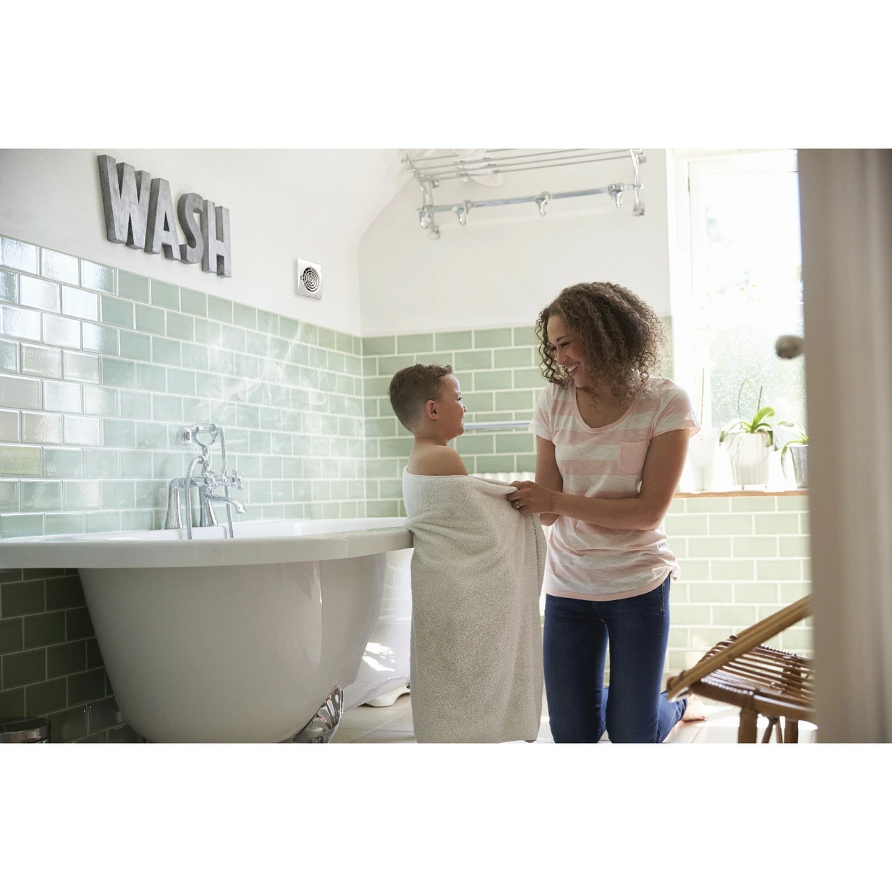 HiB Hush White Wall Mounted Extractor Fan With Timer - 31500 - Image 2